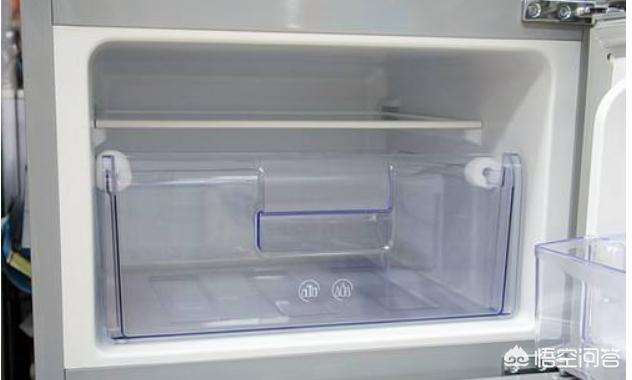 三门冰箱中间层放什么，老式冰箱只有上下两层，新买的有三层，中间那层适合放什么
