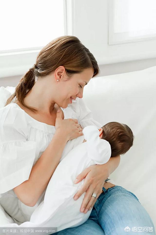 五个月宝宝厌奶期表现，五个月的宝宝吃奶时老爱哭，这是怎么回事？