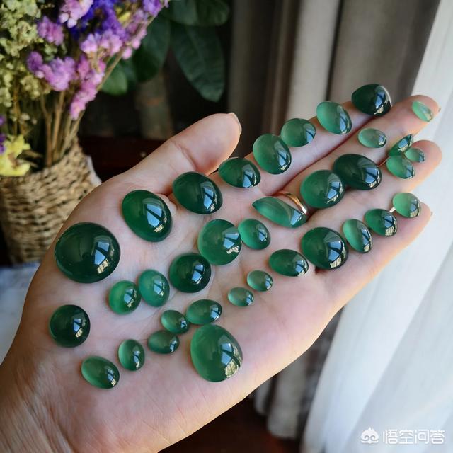 玉石兔子挂件图片,这个玉坠2500元，值吗？