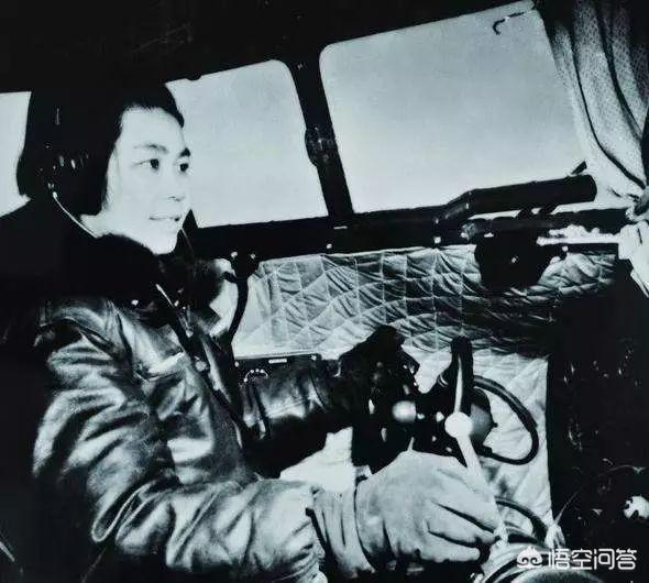 中国第一个女飞行员:新中国第一批歼击机女飞行员（共16位）都有哪些人？