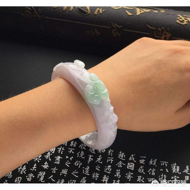 翡翠手镯怎么选颜色,乌鸡种翡翠手镯如何挑选好的？