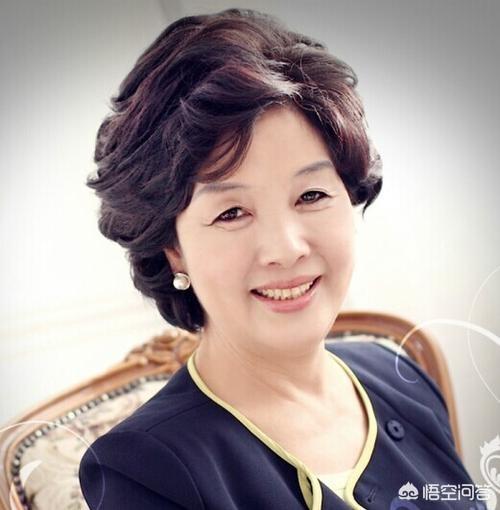 中老年人染什么颜色的头发会显得稳重时髦?-生活百科