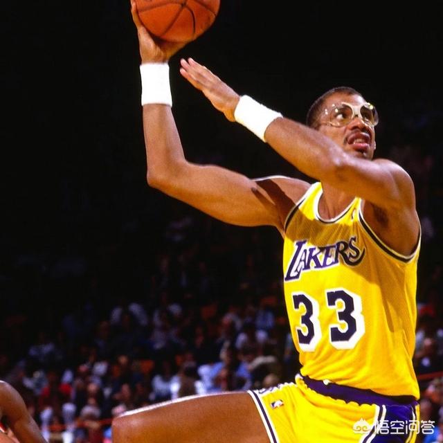 为什么张伯伦的各项得分数据如此惊人，在篮球界中的地位却不及乔丹，同位置相比也不如贾巴尔呢？插图33