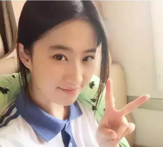 女明星素颜对比照:有哪些素颜比化妆还好看的女明星？