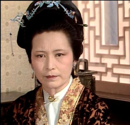 凤姐结婚照:为什么王熙凤要嫁给贾琏，而不嫁给贾珠