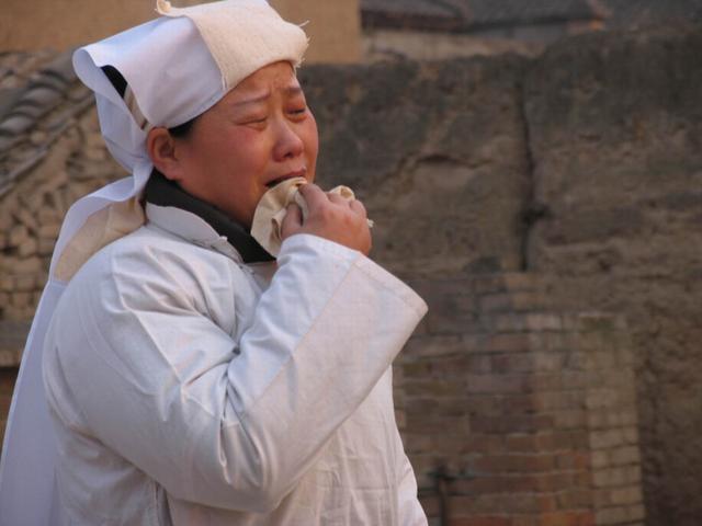 墓地葬山顶好还是山腰好,你见过哪些独特的下葬方式？