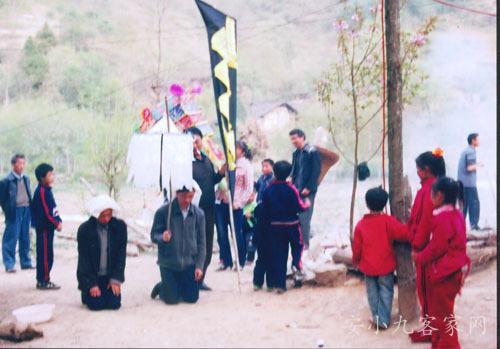 墓地葬山顶好还是山腰好,你见过哪些独特的下葬方式？