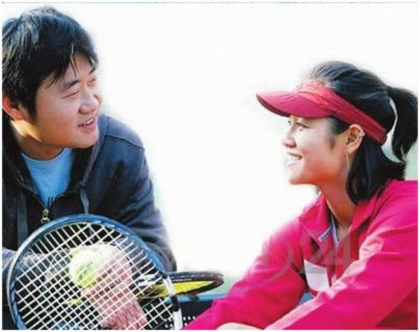 庞清佟健结婚:花滑世锦赛上，中国男选手为什么亲吻女搭档肚子？他们是情侣吗？