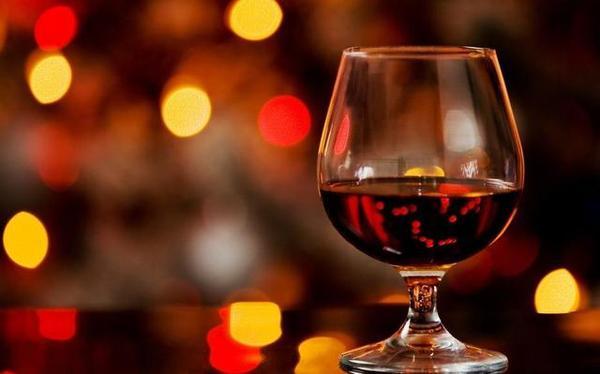 登封市山楂红酒非法，市面上十元左右的红酒是什么做的？