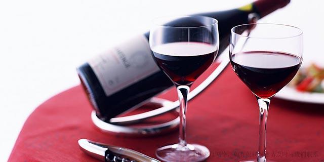 星得斯葡萄酒官方网站，市面上十元左右的红酒是什么做的