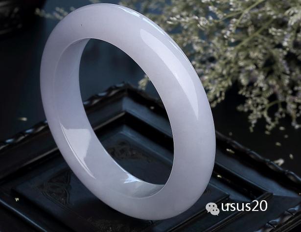 戴翡翠手镯的禁忌,翡翠手镯能不能两只一起戴？