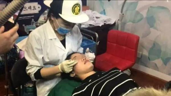 凤姐整容后照片老公:明明知道国内微整形是骗局为什么还是有这么多上当