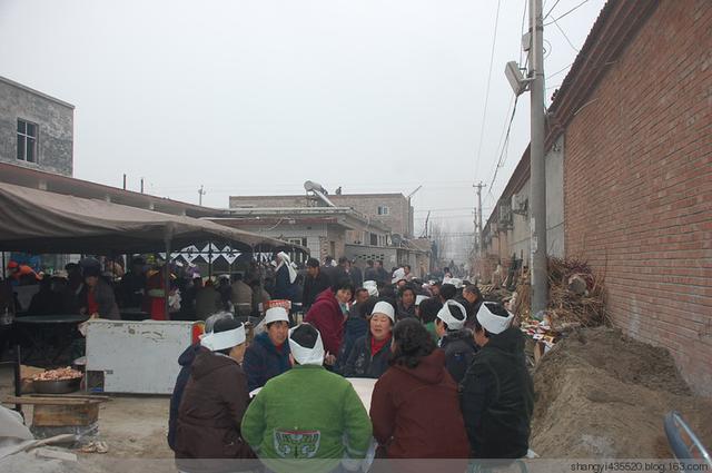 墓地葬山顶好还是山腰好,你见过哪些独特的下葬方式？