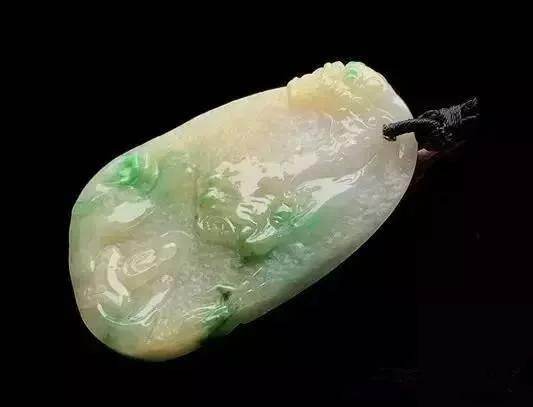 翡翠戴久了变化图,玉镯戴久了颜色变深，为什么？