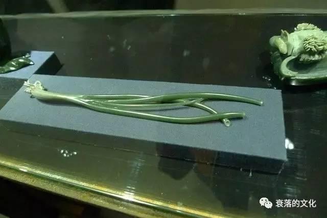 翡翠怎么注胶的,翡翠越戴越发黄发暗是怎么回事？