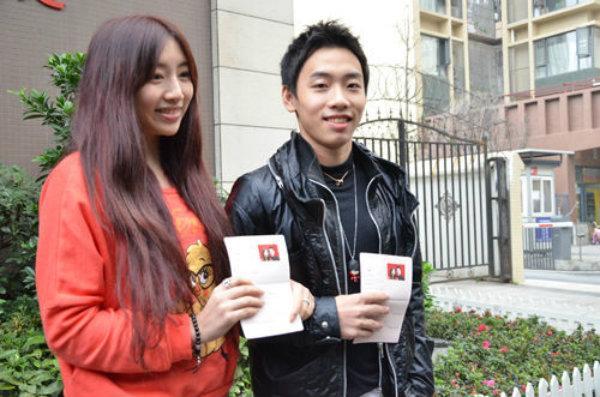 庞清佟健结婚:花滑世锦赛上，中国男选手为什么亲吻女搭档肚子？他们是情侣吗？
