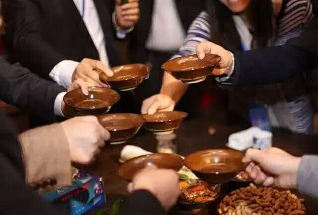 拒酒词:乡下结婚摆酒，敬酒时怎么说客套话？如何礼貌又不扫兴的拒酒？