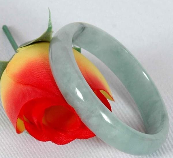 翡翠戴久了变化图,玉镯戴久了颜色变深，为什么？