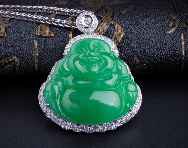 怎么挑选玉佛吊坠,什么样的翡翠玉佛吊坠才是极好的？