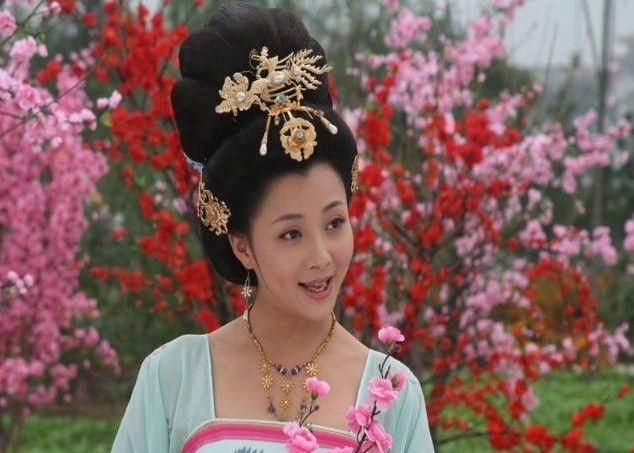 中还记载了一则小故事,说有一次唐明皇在百花院便殿看《汉成帝内传》