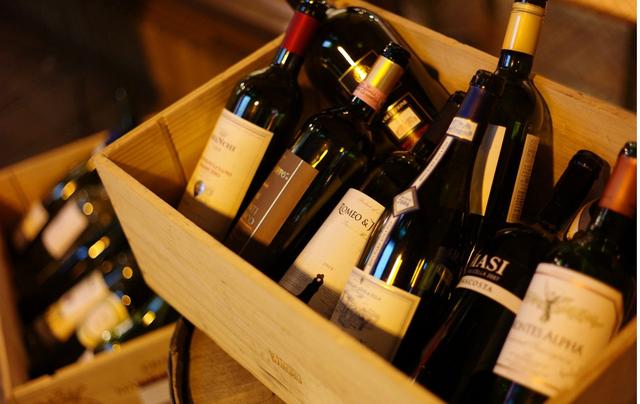 王朝窖藏干红葡萄酒，市面上十元左右的红酒是什么做的