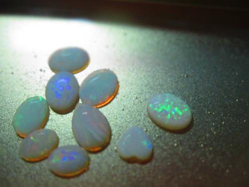 纯天然欧泊石价格,大家就那么嫌弃水欧泊吗？