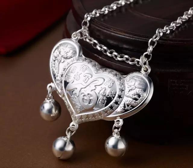 一手带玉一手戴金风水,为什么说“黄金有价玉无价”？