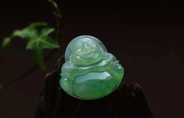 一手带玉一手戴金风水,为什么说“黄金有价玉无价”？