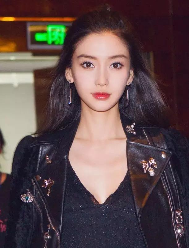 曝baby已怀孕:为什么baby怀孕时还能穿得少女感十足？