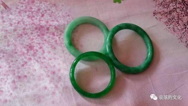 玉变黄是好事,翡翠越戴越发黄发暗是怎么回事？