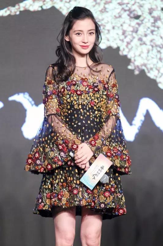 曝baby已怀孕:为什么baby怀孕时还能穿得少女感十足？