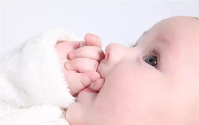 一手带玉一手戴金风水,为什么说“黄金有价玉无价”？