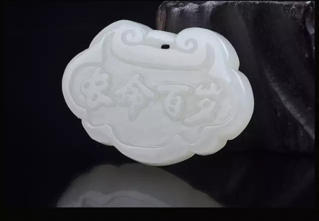 一手带玉一手戴金风水,为什么说“黄金有价玉无价”？