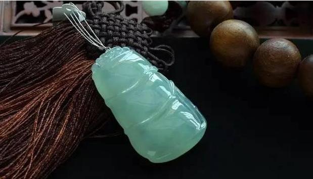 翡翠适合什么体质的人戴,不同生肖的人分别要戴什么种的翡翠？