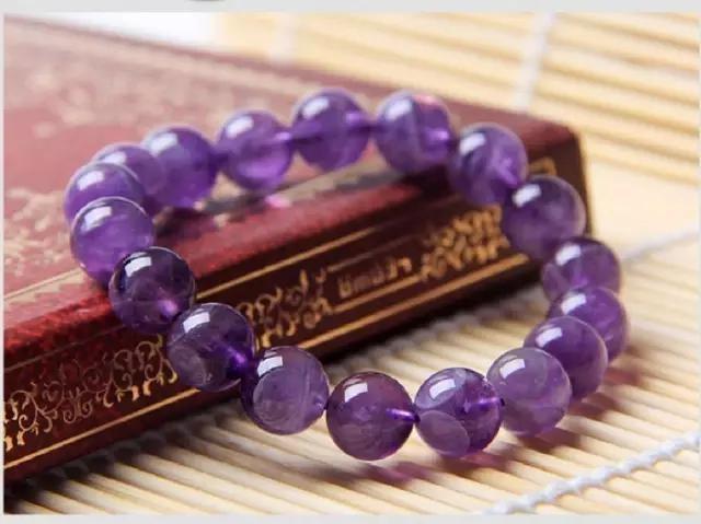 一手带玉一手戴金风水,为什么说“黄金有价玉无价”？