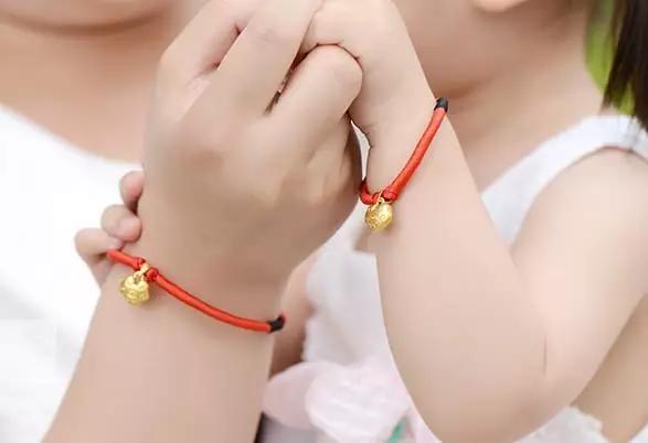 一手带玉一手戴金风水,为什么说“黄金有价玉无价”？