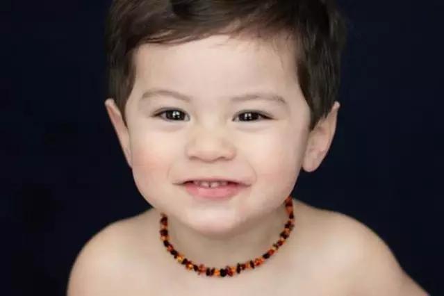 一手带玉一手戴金风水,为什么说“黄金有价玉无价”？