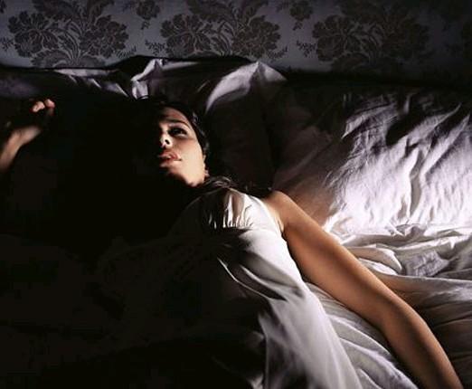 鬼压床看到红衣女鬼，运动劳累后午睡经历了“双重鬼压床”，你经历过这样的恐怖时刻吗