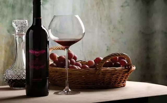 玛莎内庄园干红葡萄酒价格，市面上十元左右的红酒是什么做的