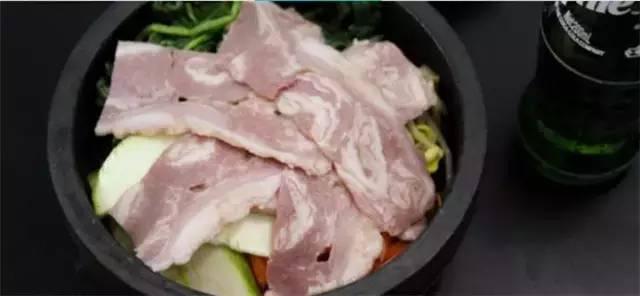 上海第一网红自助被曝回收使用食材，38元一位的自助餐真的赚钱吗