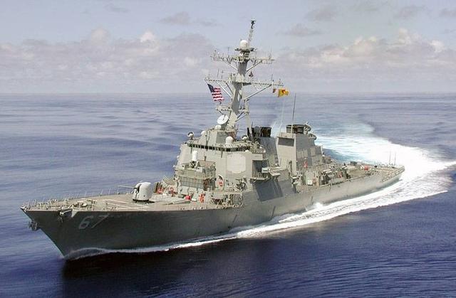 先不下定论,来看一下两者的火力对比,一艘现代的驱逐舰,我们就以美国