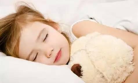 影响身高的因素有哪些，有哪些因素直接影响小孩身高不达标，矮小晚睡营养不好