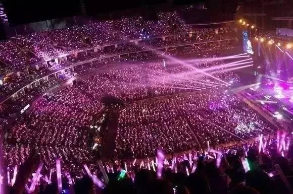 头条问答 各路明星粉丝的应援色都是什么色 Sugar的回答 0赞