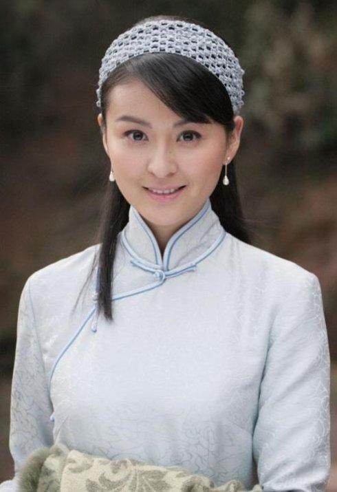 如何评价《敌营十八年》第一部和第二部？