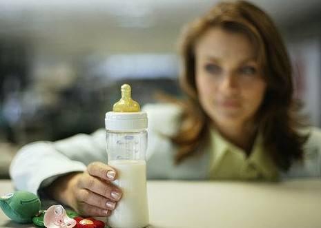 如何乳汁分泌视频:上班后如何进行母乳喂养？