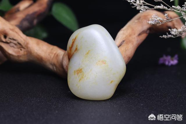 和田玉籽料颜色等级,新疆和田籽料是先看玉质，还是白度？