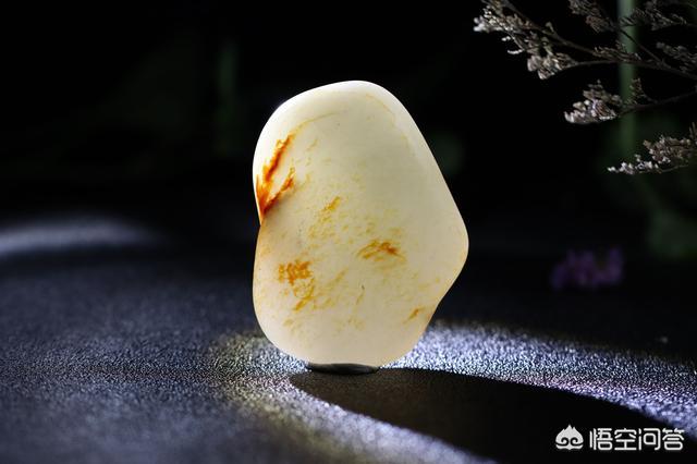 和田玉籽料颜色等级,新疆和田籽料是先看玉质，还是白度？