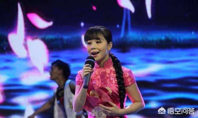 李玉刚照片:李玉刚回趟老家，回程就发福严重，还能再反串女装吗？