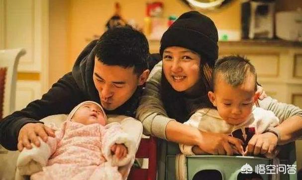 何洁苏醒:超女何洁和快男苏醒现在发展怎么样，为什么他俩总是捆绑炒作？