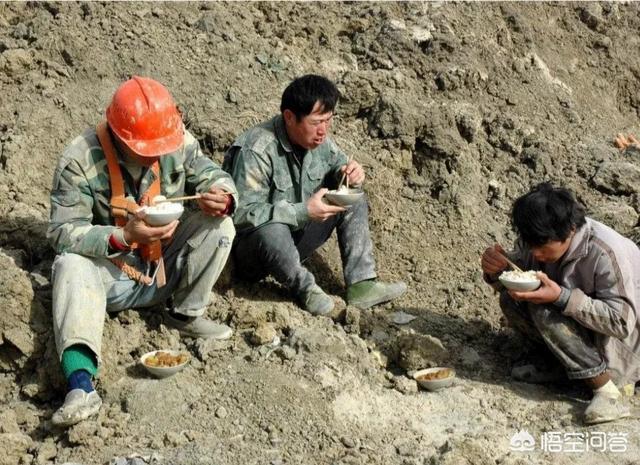 五十岁的农民进城务工,能干什么工作？每个月能挣多少钱？